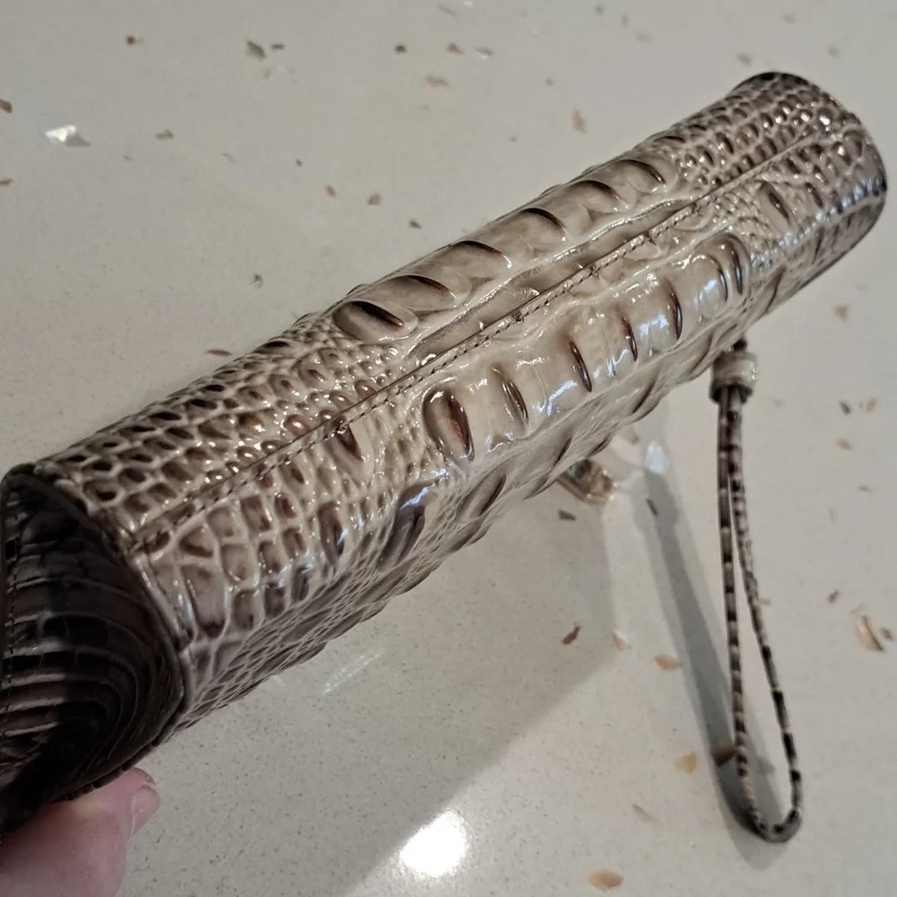 New Brahmin Daisy wristlet - Picture 7 of 9